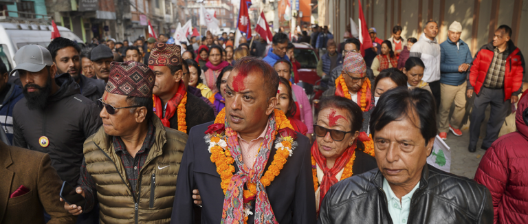महामन्त्री गगनकुमार थापाले गरेको गठबन्धन नगरी एक्लै चुनाव लड्ने प्रस्ताव महासमिति बैठकबाट पारित