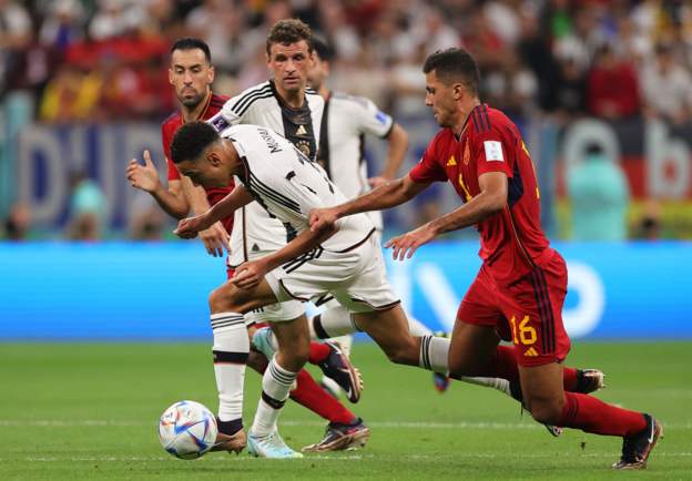 विश्वकपअन्तर्गत समूह ई मा रहेका स्पेन र जर्मनी १-१ गोलको बराबरी