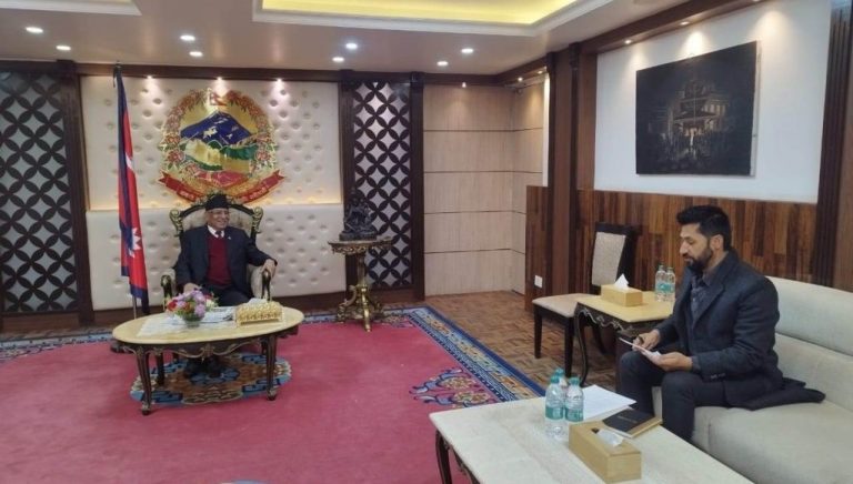 प्रधानमन्त्री प्रचण्ड र गृहमन्त्री रवि लामिछानेबीच भेटवार्ता