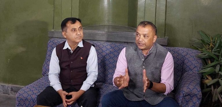 प्रधानमन्त्री प्रचण्डलाई काँग्रेसले समेत विश्वासको मत दिने निर्णय दुई महामन्त्रीसहित ४ जनाले लिखित असहमति