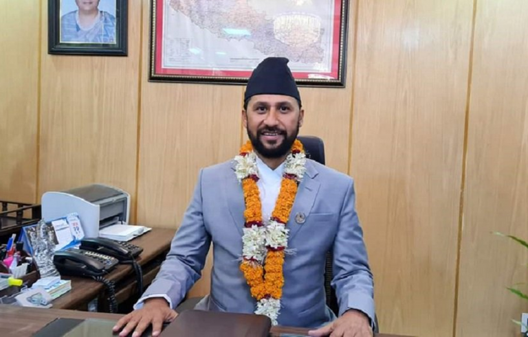 उपप्रधानमन्त्री तथा गृह मन्त्री रवि लामिछानेसँग निर्वाचन आयोगले आयोगसँग सम्बन्धित जरुरी विषयहरूमा छलफल
