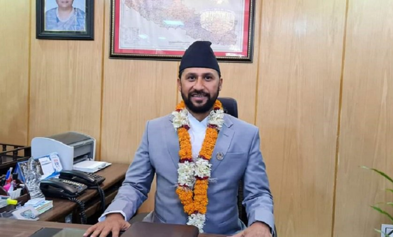 गृहमन्त्री रवि लामिछानेले विशिष्ट व्यक्तिहरुको सुरक्षामा खटिएका मापदण्डविपरीतका सुरक्षाकर्मीलाई २४ घण्टाभित्र फिर्ता गर्न निर्देशन