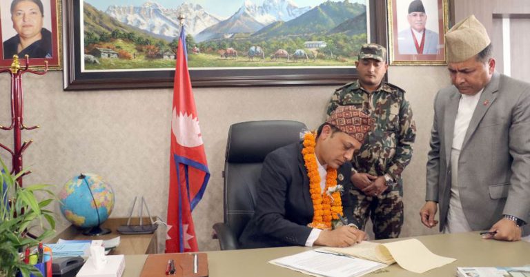 राष्ट्रिय स्वतन्त्र पार्टीको कार्यवहाक सभापतिको जिम्मेवारी डोलप्रसाद अर्याललाई
