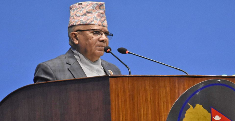 देश सञ्चालन गर्ने प्रधानमन्त्रीमा हो कि राष्ट्रपतिमा हो ?