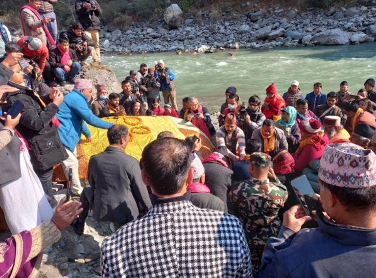 हिन्दुहरूको धार्मिकस्थल भारतको अयोध्या लगिने कालीगण्डकी नदीको शिलाको विधिवत पूजन सम्पन्न