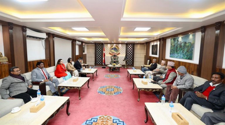 आठ दलीय गठबन्धनको बैठक ४ बजे बोलाईयो बैठक प्रचण्डविरुद्धको मुद्दामा केन्द्रित हुने