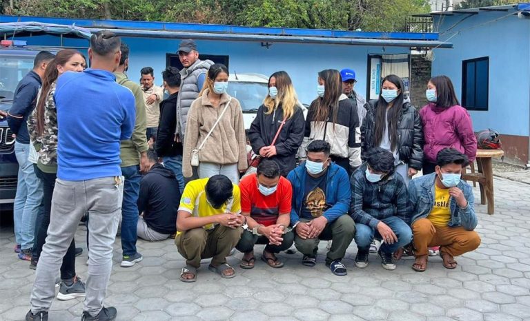 अनलाइन ब्यापारको नाममा ठगी गरेको आरोपमा चिनियाँ नागरिकसहित १९ जना पक्राउ