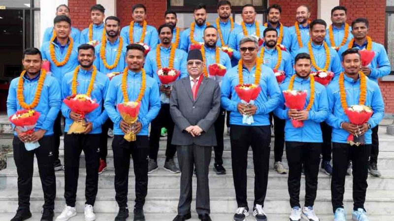 नेपाल राष्ट्रिय क्रिकेट टिमका खेलाडीलाई प्रधानमन्त्री प्रचण्डले जनही ३ लाख दिने घोषणा