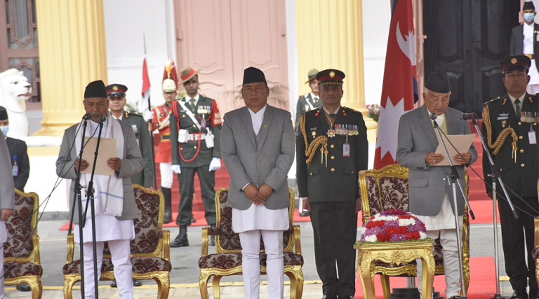 उपराष्ट्रपति पदमा निर्वाचित रामसहाय प्रसाद यादवले पद तथा गोपनीयताको शपथ ग्रहण लिए