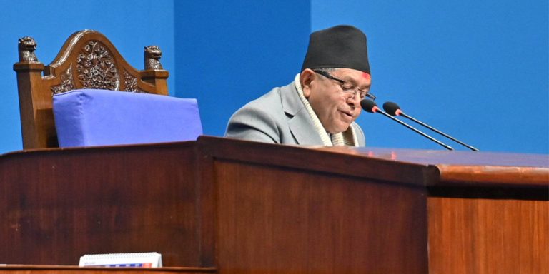 एमालेले आजको  संसद बैठक चल्न नदिने सभामुखले दलका प्रमुख सचेतकहरुसँग छलफल गर्दै
