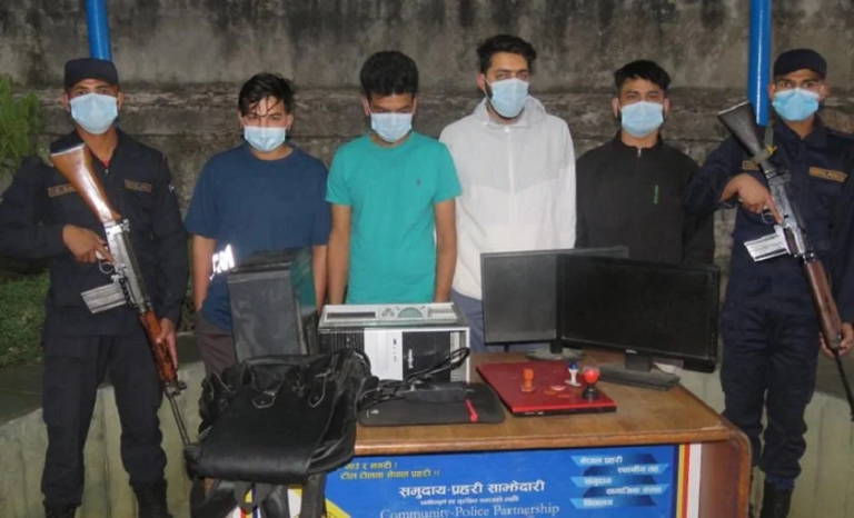 डिल्लीबजारमा सञ्चालित फ्रेन्ज कन्सल्टेन्सीमा प्रहरीले छापा चार जना पक्राउ