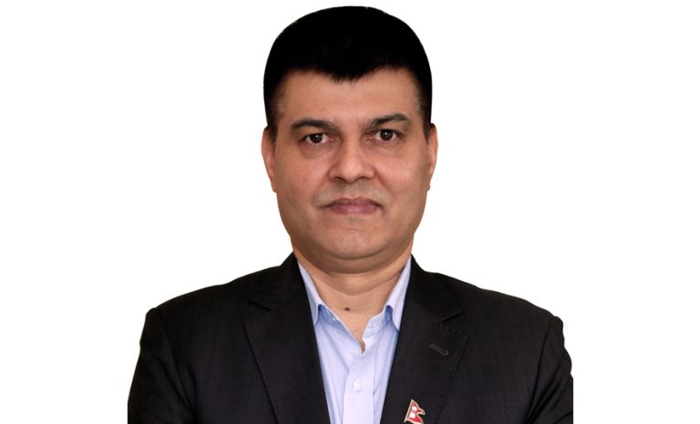 नक्कली भुटानी शरणार्थी प्रकरणमा पक्राउ पुर्जी जारी भएपछि सचिव टेक नारायण पाण्डे प्रहरी कार्यालयमा उपस्थित