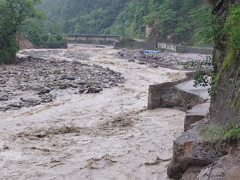 पाँचथरमा बाढी र पहिराका कारण चार स्थानीय तहका एक सय १९ घर परिवार प्रभावित