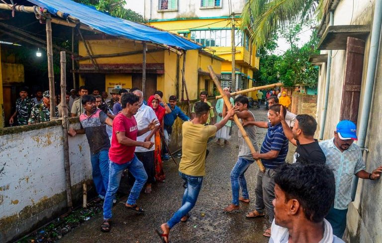 वंगालमा पञ्चायतको निर्वाचनमा हिंसा र झडप हुँदा कम्तिमा १३ जनाको मृत्यु