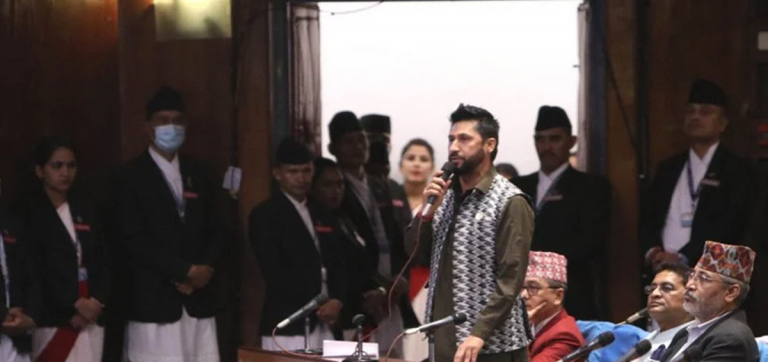 संसद्मा आफ्नो पार्टी स्वतन्त्र अस्तित्वमा रहेकाले सभामुखबाट सोही अनुसारको व्यवहार गर्नुपर्छ