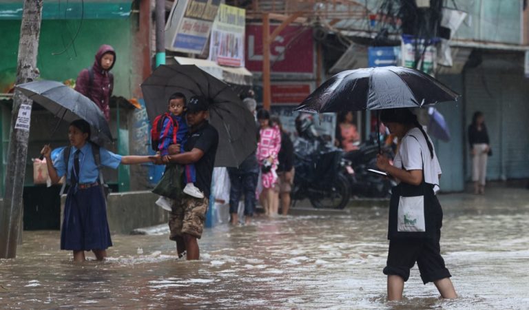 काठमाण्डौमा बाढीको बितन्डा सयौं घर डुबानमा