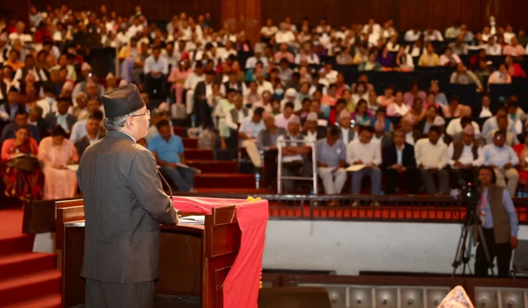 नेकपा (माओवादी केन्द्र) को केन्द्रीय समिति बैठक सकियो हालमा नारा गुन्जियो  श्रद्धेय अध्यक्ष कमरेड प्रचण्ड – लालसलाम, लालसलाम’