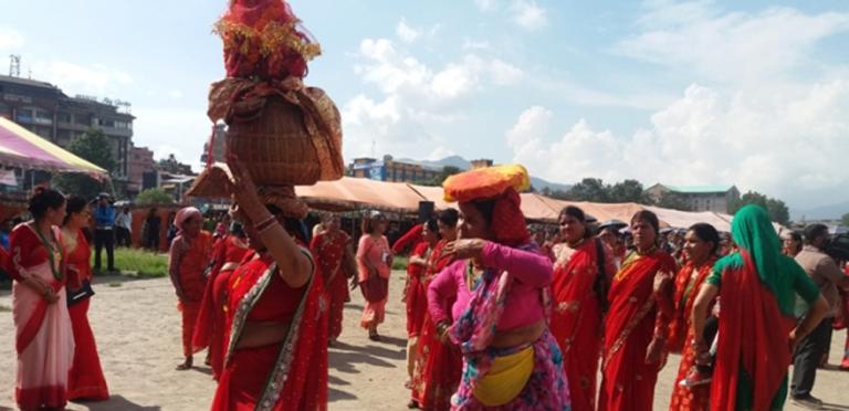 सुदूरपश्चिम प्रदेशका पहाडी जिल्लामा बुढी पोल्ने पर्व मनाइँदै