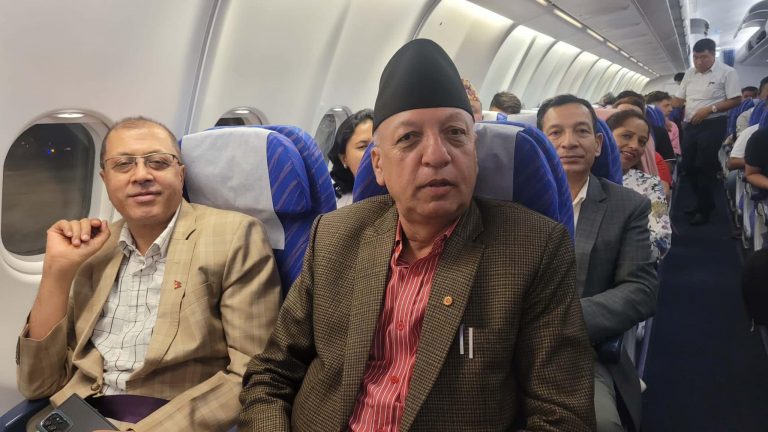 एमालेको २२ सदस्यीय प्रतिनिधिमण्डल चीन प्रस्थान