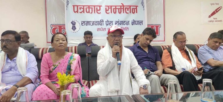 अहिले जुन सरकार छ त्यही सरकारलाई अगाडि बढाउनु पर्छ प्रधानमन्त्री कहिले बन्छु भनेर मुख मिठ्याएर बस्ने होइन