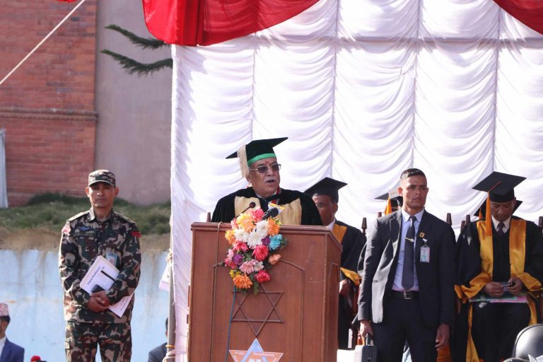 विश्वविद्यालयहरूमा शैक्षिक क्यालेन्डर लागू हुन नसक्नु र बेलाबेला पठनपाठनमा गत्यवरोध आइरहनुमा को दोषी छ ?