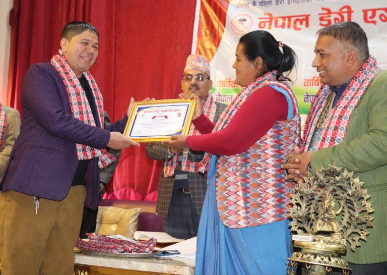 पत्रकार नवराज बजगाईलाई डेरी एसोसिएसनको सम्मान