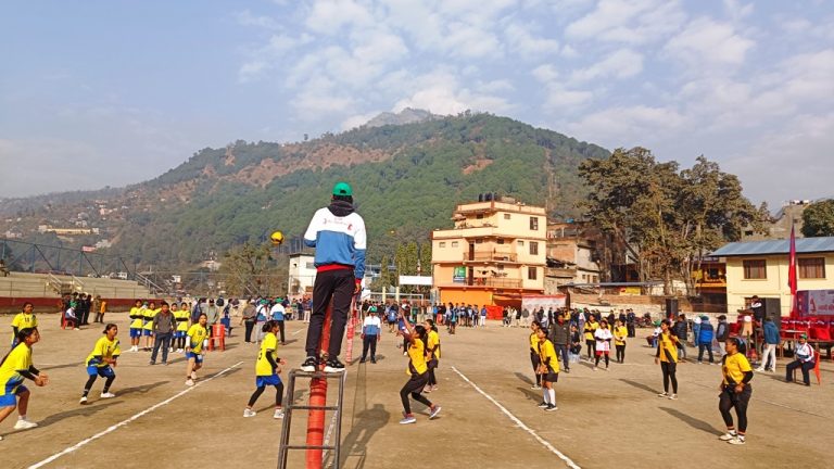 बेनीमा प्रथम म्याग्दी अन्तर मावि छात्रछात्रा तथा शिक्षक शिक्षिका बीच भलिबल प्रतियोगिता सुरु