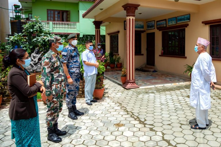 प्रचण्ड सरकार ढाल्ने कसरत : ओलीसँग कांग्रेसको बालकोटमा गोप्य वार्ता