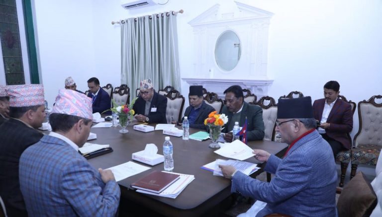 वैदेशिक रोजगारीमा जाने श्रमिकलाई थप आर्थिक भार पर्ने निर्णय तत्काल फिर्ता लिन श्रम, मन्त्रालयलाई प्रधानमन्त्री पुष्पकमल ‘प्रचण्ड’ ले निर्देशन
