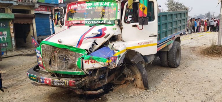 मोरङको बेलबारीमा तीन वटा सवारी साधन ठोक्किदा दुई जनाको मृत्यु तीन जना घाइते