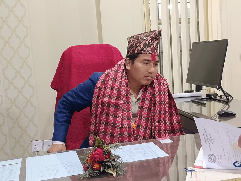 पार्टी अध्यक्ष रञ्जिता श्रेष्ठ सहित संस्थापक केन्द्रीय सदस्य र सांसदहरु सम्मिलित बैठकको नियर्णलाई प्रदेश मन्त्री घनश्याम चौधरीको चुनौती