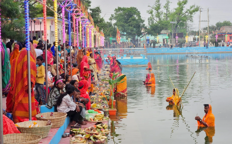 मिथिला क्षेत्रमा वासन्ती (चैती) छठ आज बिहान उदाउँदो सूर्यलाई अर्घ्य (अर्घ) दिँदै सम्पन्न