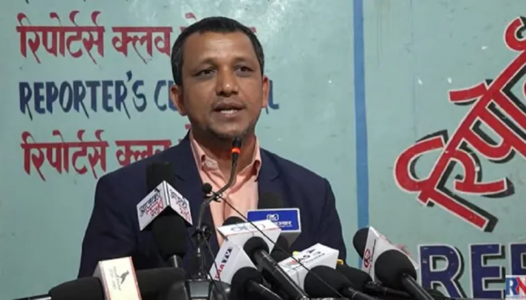 हिजो रेशम दाइले भेट्मा कार्यालयमा भन्नु भयो यदि सुदूरपश्चिम सरकार ढल्यो भने तिमीहरू चारै जनाको हत्या हुन सक्छ