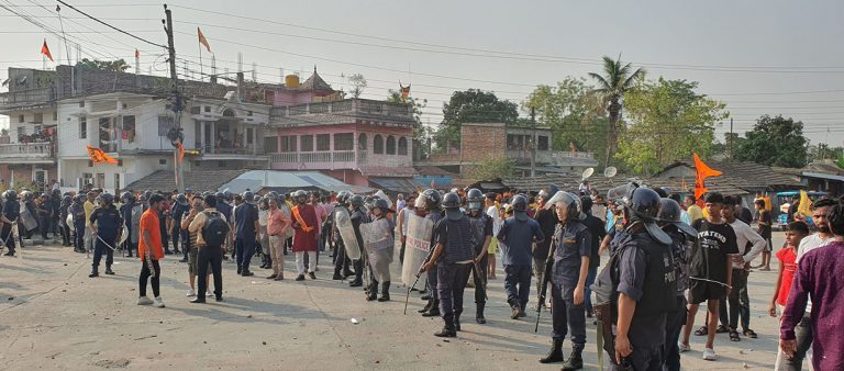 विराटनगरको रानीमा दुई पक्षबीच तनाव सिर्जना हुँदा प्रहरीले हवाई फायर