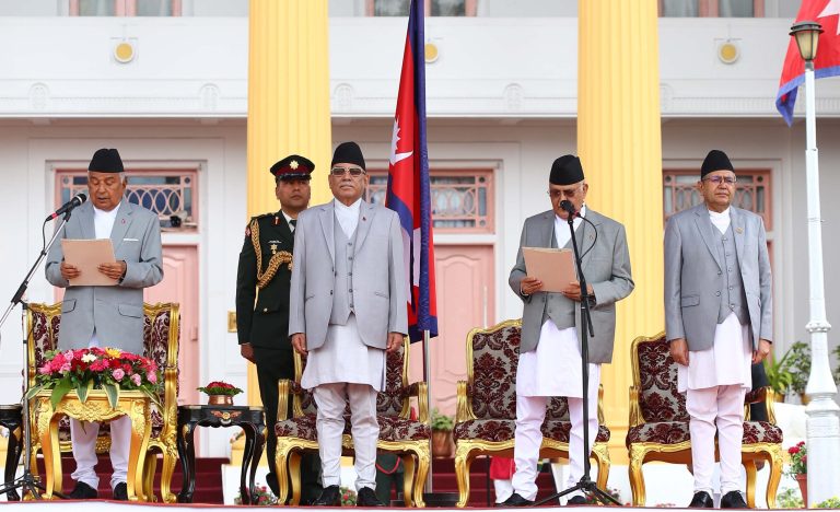 प्रधानमन्त्री केपी शर्मा ओलीको शपथ सँगै २२ सदस्यीय मन्त्रिपरिषद गठन