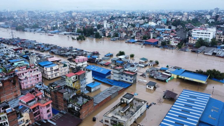 प्राकृतिक विपद्ले जनतालाई पीडा, नेता र सरकारी कर्मचारीलाई भने कमाउने मौका !