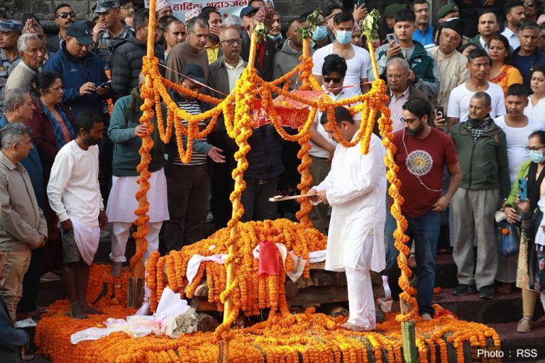 पूर्वसभामुख दमननाथ ढुङ्गानाको पशुपतिनाथस्थित आर्यघाटमा राजकीय सम्मानका साथ अन्त्येष्टि