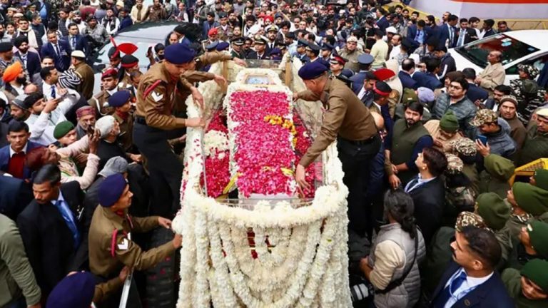 भारतका पूर्वप्रधानमन्त्री मनमोहन सिंहको राजकीय सम्मानका साथ अन्त्येष्टि