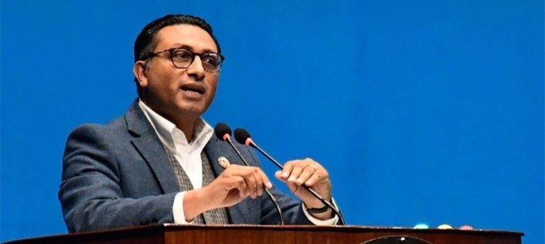 अरूका लागि खनेको खाल्डोमा आफै पर्छु कि जस्तो सांसदहरूलाई लाग्छ कि लाग्दैन ?’