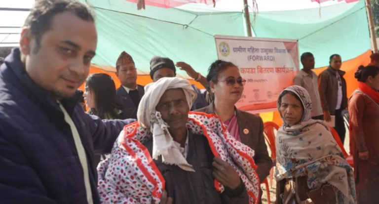 मेटलाईफ र फरवार्ड नेपालद्वारा न्यानोकपडा वितरण