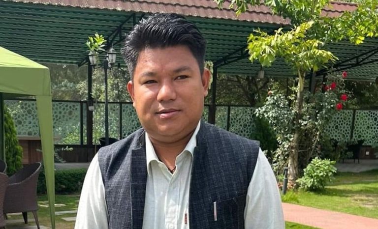 सहकारी ठगी मुद्दामा म्याग्दीका जिसस प्रमुखलाई पक्राउ गर्न प्रहरी निवासमा