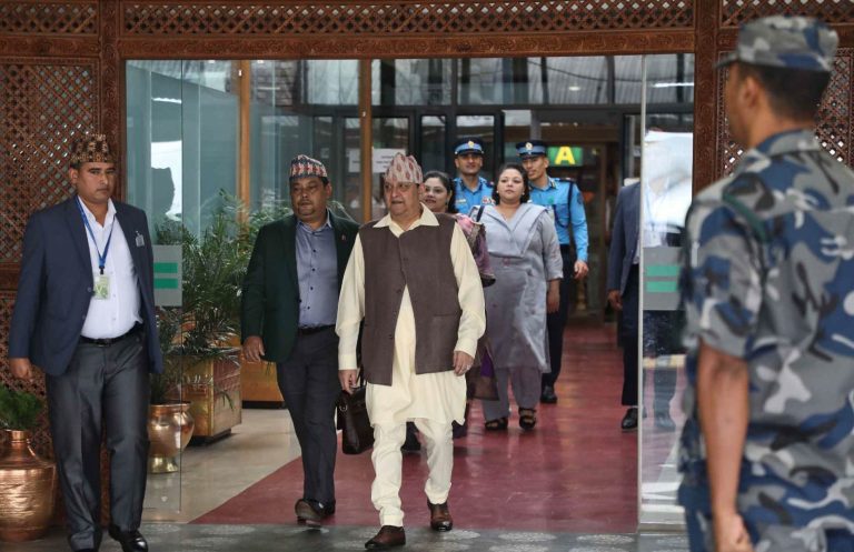 पूर्वराजा ज्ञानेन्द्र शाहको सुरक्षार्थ खटिएको सशस्त्र प्रहरी बलको सेट परिवर्तन