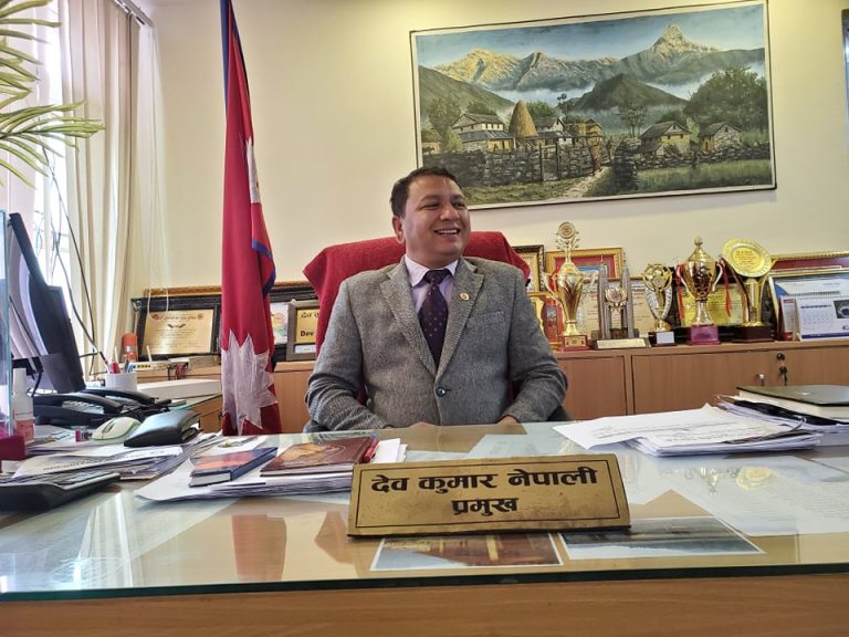 ढोरपाटन नगरपालिकाका मेयर देवकुमार नेपालीलाई पुर्पक्षका लागि थुनामा पठाउन आदेश
