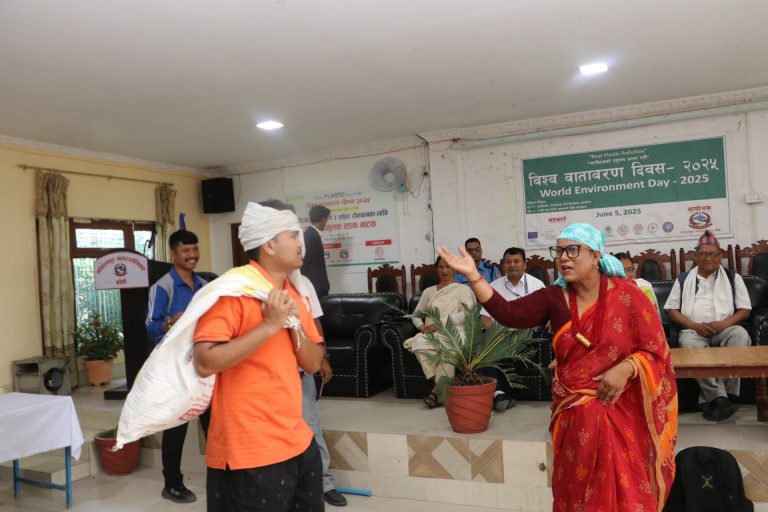 वातावरण दिवसको अवसरमा बासले देखायो सरसफाई शन्देश मुलक नाटक