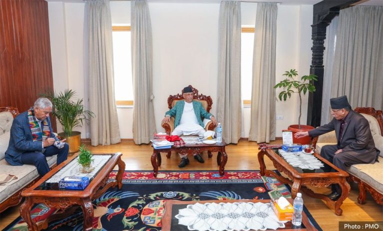 प्रमुख तीन दलका शीर्ष नेताहरूबीच छलफल हुँदै