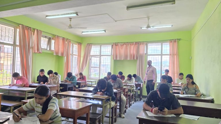 इन्जिनियरिंग पढ्न इच्छा राख्ने विद्यार्थीको इच्छा टाढा होस् तर नेक नै होस्