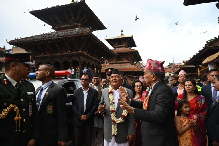 आज कृष्ण जन्म अष्ठमी राष्ट्रपति रामचन्द्र पौडेलले कृष्ण मन्दिरमा दर्शन र भगवान् श्रीकृष्णको पूजा आराधना