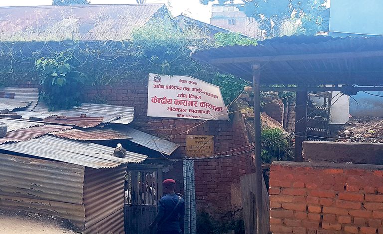 सुन्धारा कारागारबाट टोपबहादुर रायमाझीसहित ३३ सय जना बन्दी भागे