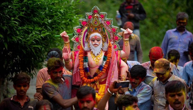 आज विश्वकर्मा पूजा : सवारीसाधन, कलकारखाना र विभिन्न मेसिनरी सामग्रीको पूजाआजा गरी मनाइँदै