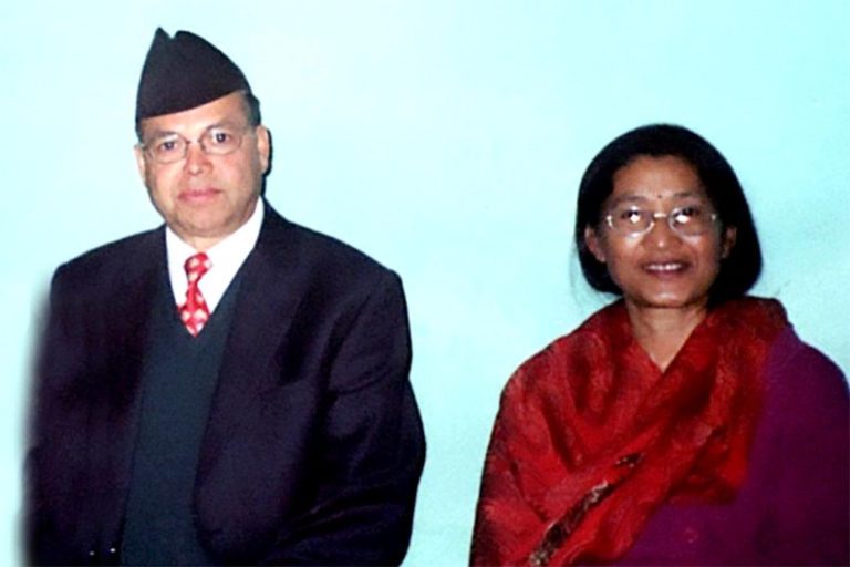 पूर्वप्रधानमन्त्री झलनाथ खनालकी पत्नी रविलक्ष्मी चित्रकारलाई थप उपचारका लागि भारत लगिने
